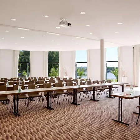 Vienna House By Wyndham Havelufer Otel Potsdam