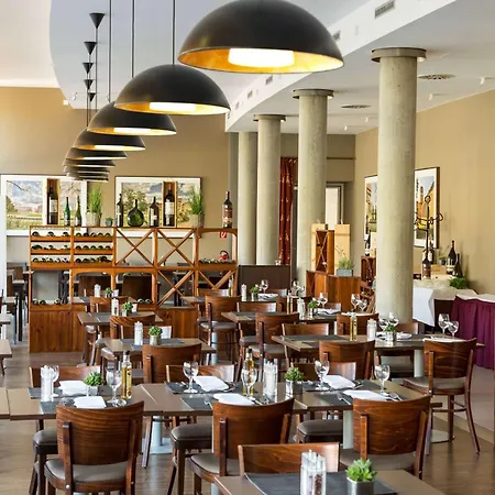 Otel Vienna House By Wyndham Havelufer 4*