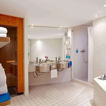 Vienna House By Wyndham Havelufer 4*