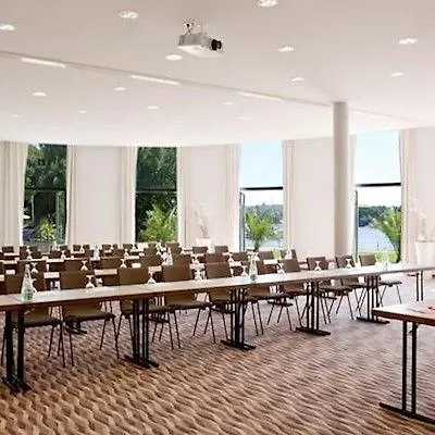 Vienna House By Wyndham Havelufer 4* Postupim