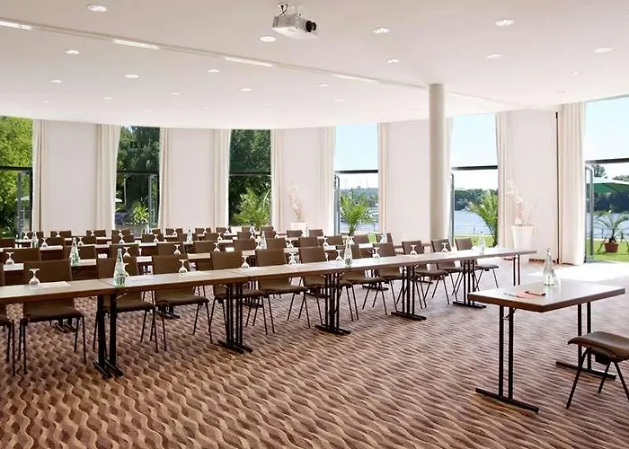 Vienna House By Wyndham Havelufer Hotel 4*